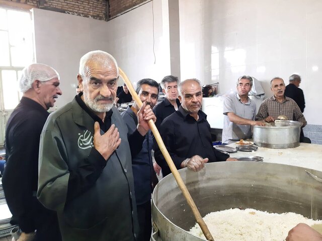 روایتی از خدمت عاشقانه به عزاداران حسینی در کنار اجاقهای داغ