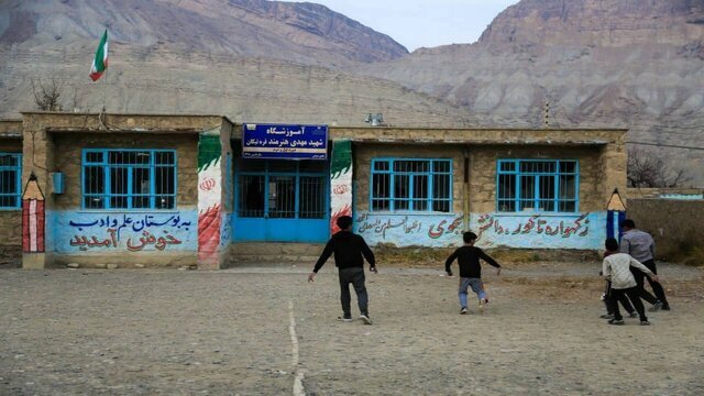 عدالت در توزیع امکانات آموزشی جدی گرفته شود