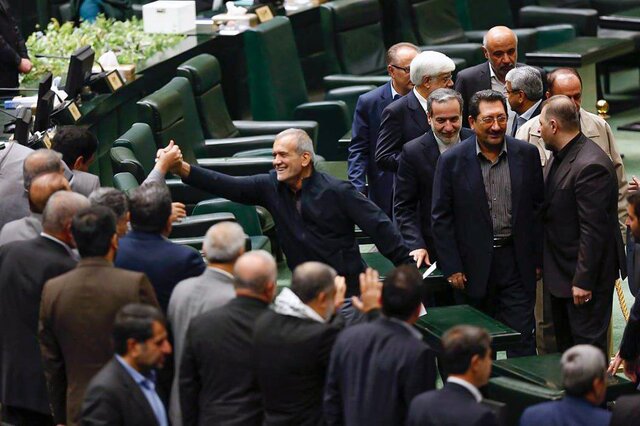 مجلس برای گرهگشایی از مشکلات مردم در کنار دولت است مجلس برای گرهگشایی از مشکلات مردم در کنار دولت است