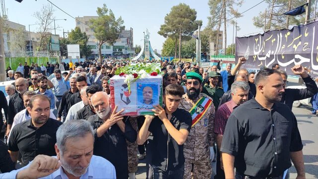 پیکر مطهر جانباز شهید علی رفیعی در کاشمر تشییع و خاکسپاری شد پیکر مطهر جانباز شهید علی رفیعی در کاشمر تشییع و خاکسپاری شد