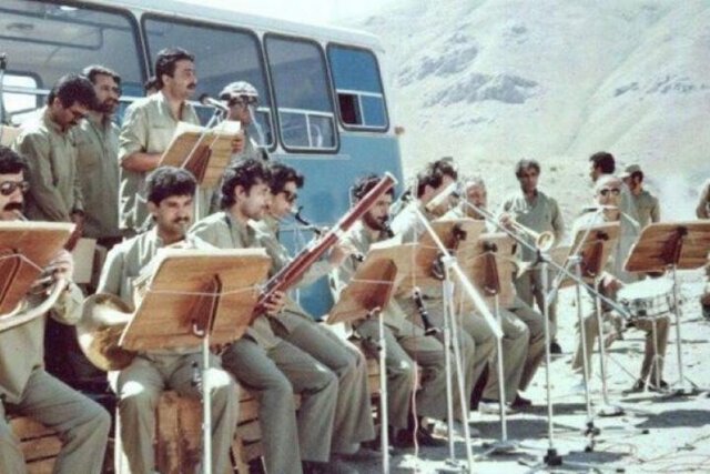 استفاده از نغمههای غیر فارسی برای سرودهای دفاع مقدس ضربه به فرهنگ کشور است