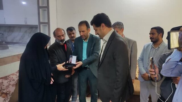 کنار بازماندگان حادثه معدن طبس هستیم