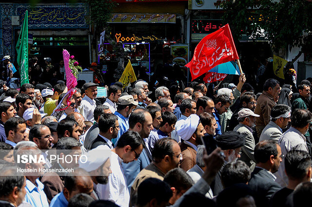 عکس از آرشیو اجتماع منتظران ظهور در ۱۴۰۰ نقطه ایران و ۲۲ کشور