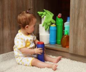 مسمومیت با شویندههایی همچون وایتکس و جوهرنمک را جدی بگیرید