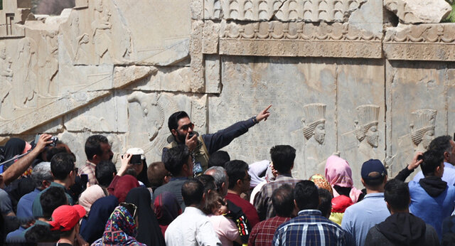 تأثیر فصول سال و چالشهای راهنمایان گردشگری