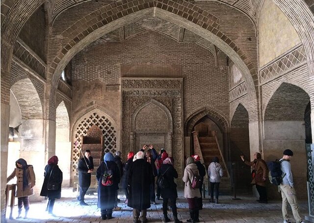 تأثیر فصول سال و چالشهای راهنمایان گردشگری