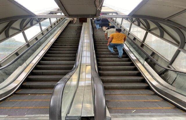 بازسازی ۱۲ دستگاه پله برقی پایانه آزادی مشهد در آستانه استقبال از بهار ۱۴۰۴ بازسازی ۱۲ دستگاه پله برقی پایانه آزادی مشهد در آستانه استقبال از بهار ۱۴۰۴