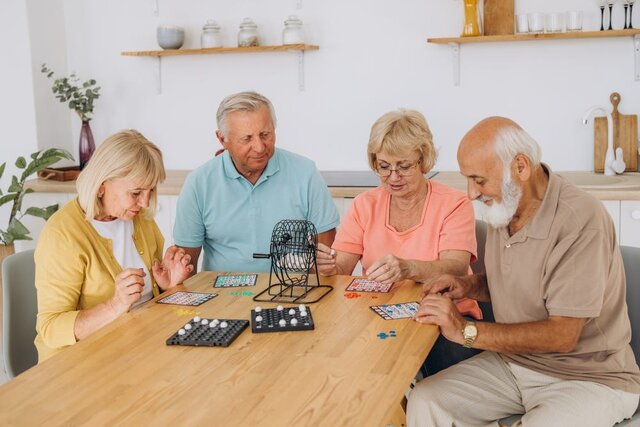 کاهش افسردگی و اضطراب افراد مسن با فعالیتهای گروهی