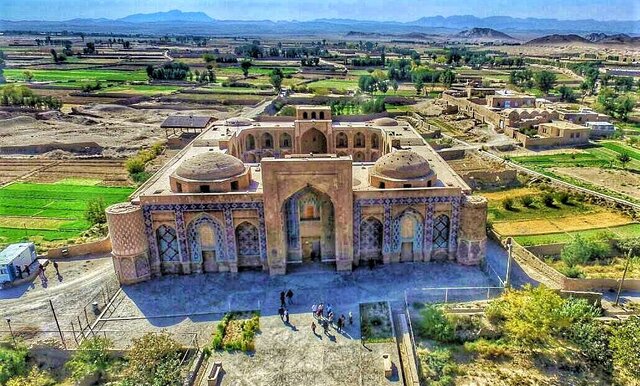ورود و خروج ۴۲ هزار مسافر افغانستانی از گذرگاه بینالمللی دوغارون