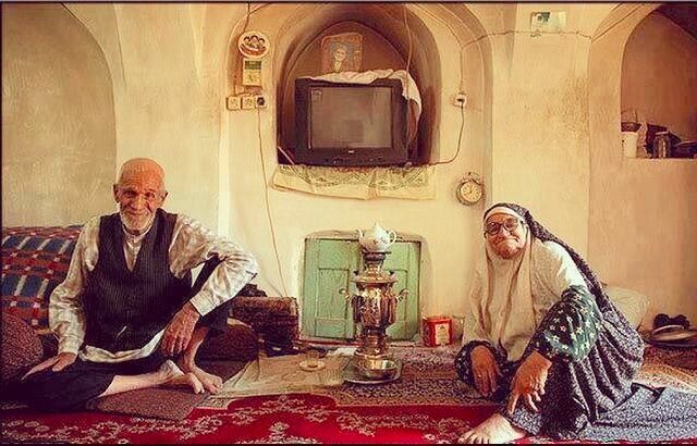 وقتی یک استکان چای و سماور نفتی، یادها را به آغوش میکشند وقتی یک استکان چای و سماور نفتی، یادها را به آغوش میکشند