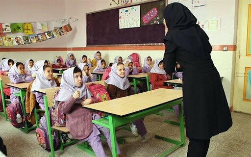 معلمان، پرچم‌داران آگاهی و پیشرفت در جامعه‌اند