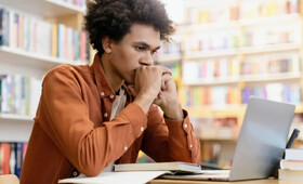 کدام‌یک بهتر مقاله می‌نویسد، هوش مصنوعی یا انسان؟