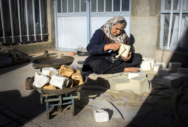 پخت صابون خانگی؛ هنری که در خراسان جان تازه گرفت