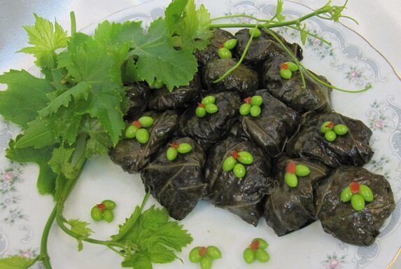  بفرمایید یک بشقاب دلمه خلیل‌آباد