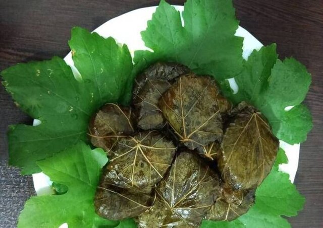 بفرمایید یک بشقاب دلمه خلیلآباد