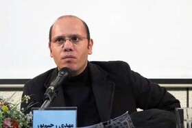 شاعران هندی با ادعای حق دخل و تصرف در زبان فارسی خود را استادان این زبان می‌دانستند