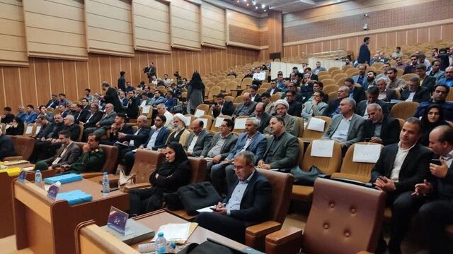 برخی فرزندان حاشیه شهرها رنگ مدرسه و فضای بازی را نمیبینند