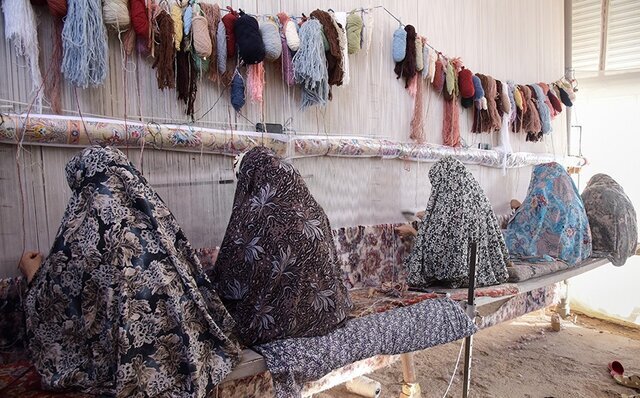 فرش دستباف روستای مرندیز به دلیل نوع بافت منحصر به فرد است