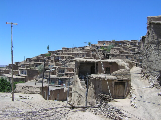 دلهره زیر سقف خانههای خشتی و گلی