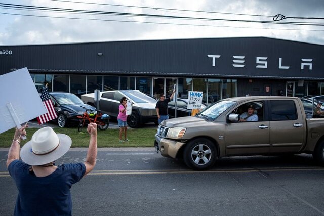 تسلا در کماست