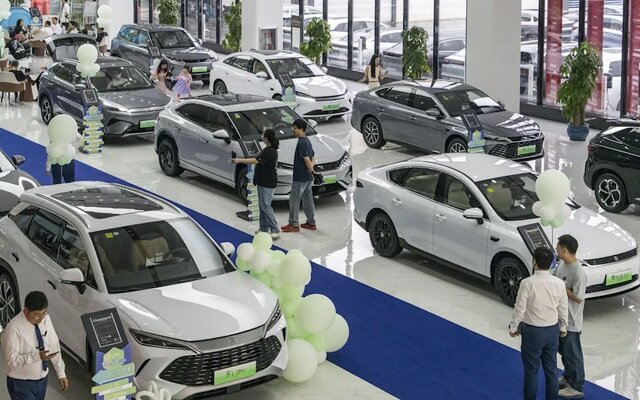 بازار خودرو همچنان در سراشیبی رکود/ تقاضای واقعی در اصفهان فقط ۲۰ درصد است بازار خودرو همچنان در سراشیبی رکود/ تقاضای واقعی در اصفهان فقط ۲۰ درصد است