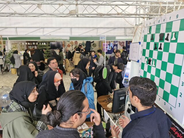 نیازمند حمایت بیشتر دانشگاه برای ترغیب دانشجویان به فعالیت علمی هستیم