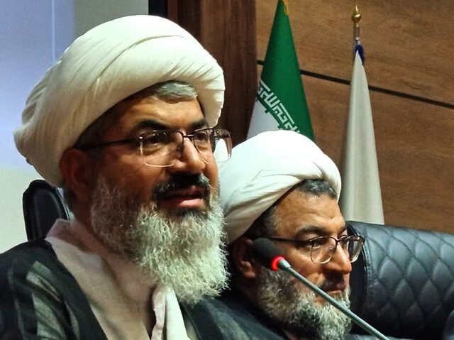 بخشی از مشکلات مردم به علت اشراف نداشتن مسئولان به قوانین و مقررات است