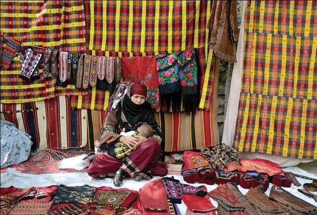 تأمین مواد اولیه و بازاریابی حرفه‌ای از مهم‌ترین مشکلات فعالان صنایع دستی کلات