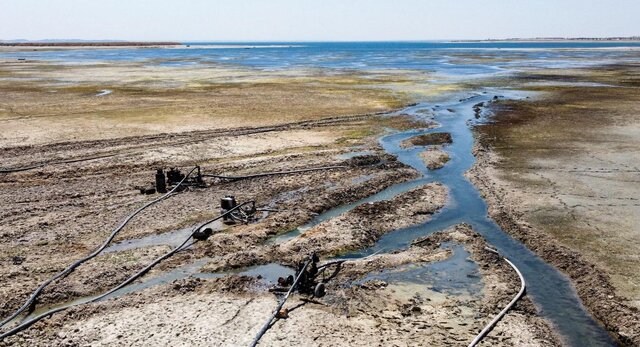 جهان تشنه است