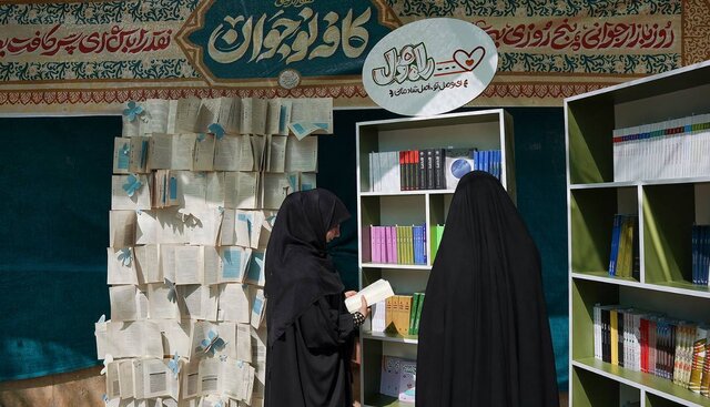 خادمان نوجوان و جوان پای کار زائران دهه آخر صفر