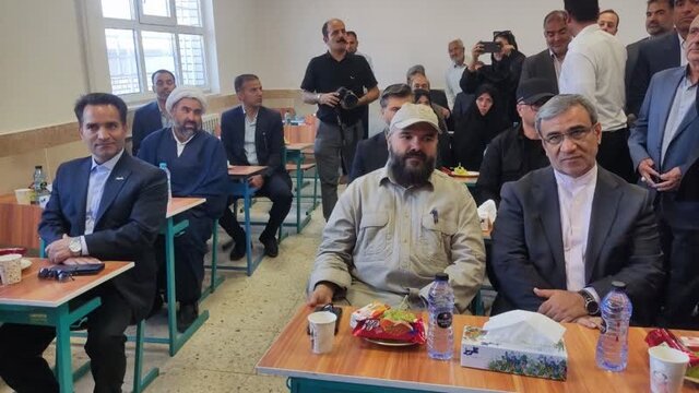 سایت اداری خلیل‌آباد سال‌هاست نیمه‌تمام رها شده است
