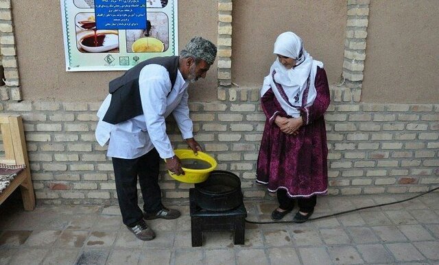 شیره انگور؛ یکی از مهمترین منابع درآمدی تاکداران قوچان شیره انگور؛ یکی از مهمترین منابع درآمدی تاکداران قوچان