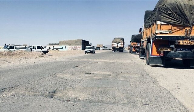 حمل بارهای سنگین از عوامل تخریب زیرساخت‌های جاده‌ای خواف است