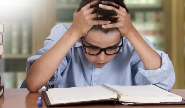 والدین کنترلگر و سختگیر باعث کاهش تمرکز فرزندان میشوند