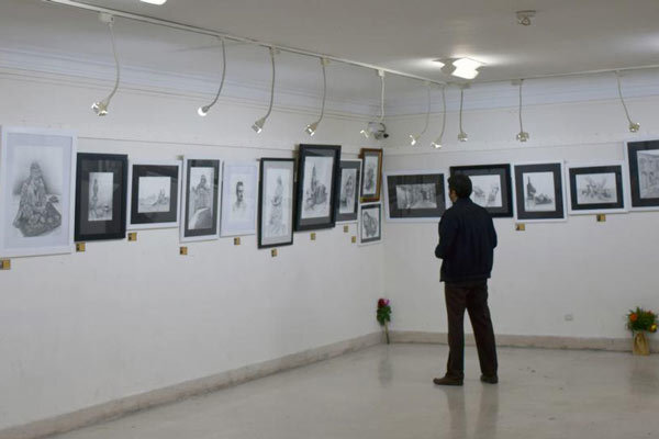 «بیگانه»؛ بازتاب چهره مادر، در قالب طراحیهای زنده «بیگانه»؛ بازتاب چهره مادر، در قالب طراحیهای زنده