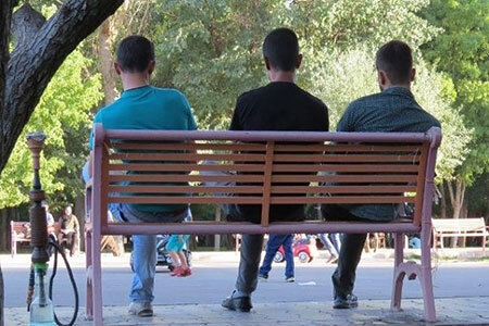 نوجوانانِ در میانه؛ روایتی از نسلی در کشاکش سنت و مدرنیته