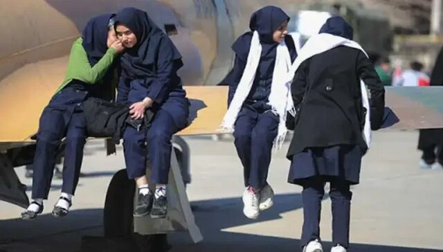 نوجوانانِ در میانه؛ روایتی از نسلی در کشاکش سنت و مدرنیته