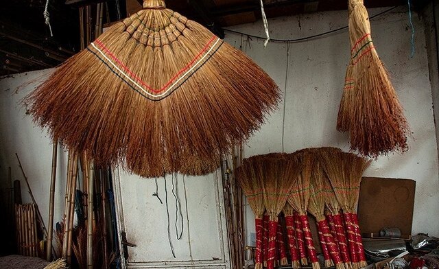 جاروبافی؛ پیشهای کهن در خراسان رضوی