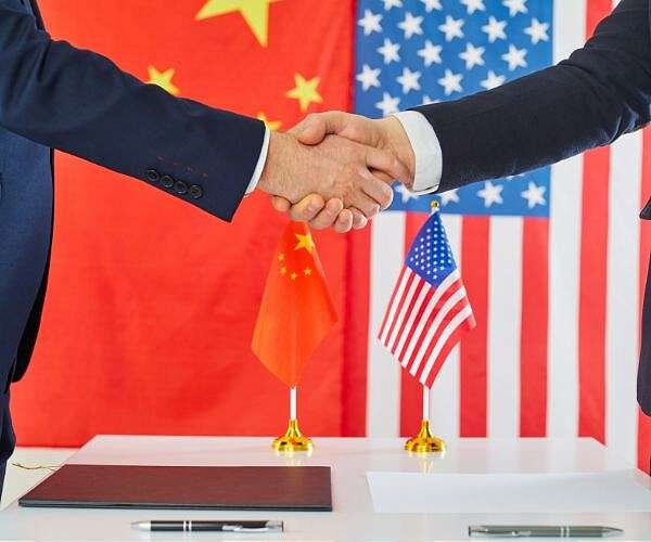 آمریکا چشم امید به چین دوخته است