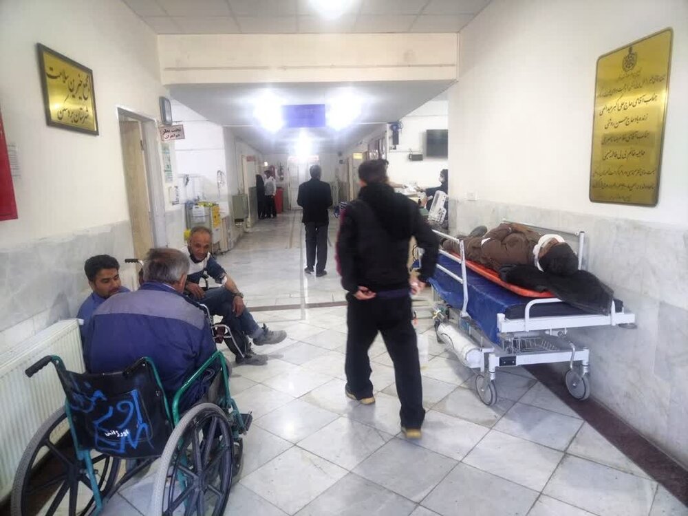 فرماندار بردسکن: حال عمومی همه مصدومان حادثه واژگونی مینی‌بوس کارگران معدن رضایت‌بخش است