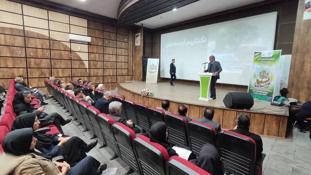 فرماندار کاشمر: عامل بحرانی شدن وضعیت خاک و منابع آبی نتیجه بی‌توجهی به هشدارهای فعالان محیط‌زیست است