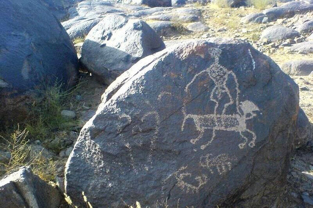 سنگ‌نگاره‌ها؛ تداوم روایت‌های کهن بر صخره‌های خراسان رضوی