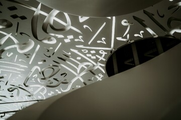 زبان عربی؛ از همزیستی تاریخی تا جنبه‌های زیباشناختی