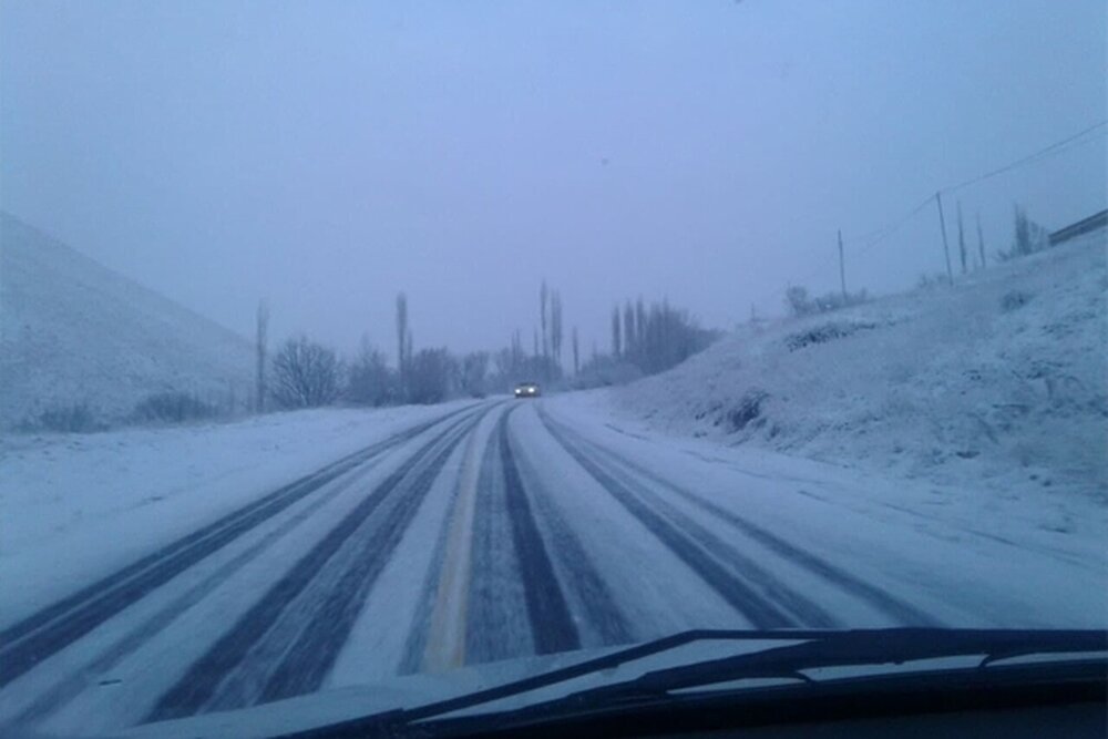 کولاک در گردنه‌های بید و برغمد در محور جوین_سبزوار و دشواری تردد