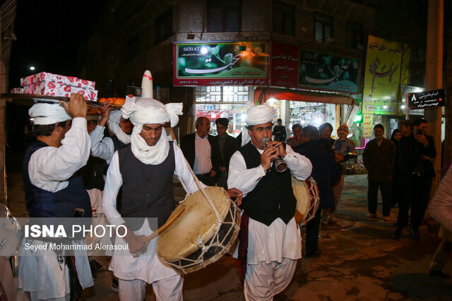 رسم و رسوم یلدایی خراسانی‌ها، ازشب چلّگی تازه دامادها به عروس تا مراسم کف زنی