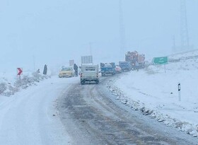 وزش باد شدید موجب توقف و کندی تردد در محور کلات به مشهد شده است