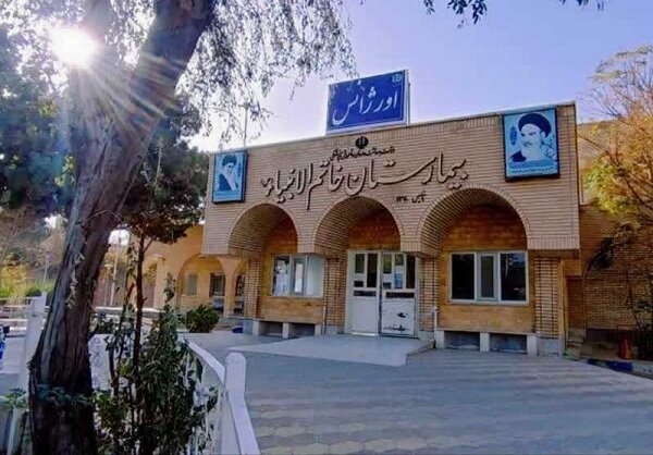 تحصیل دانشآموزان ۱۶ نقطه تایباد در کانکس