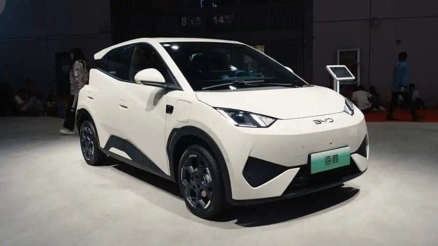 خودروهای برقی ارزان چینی در راه کانادا