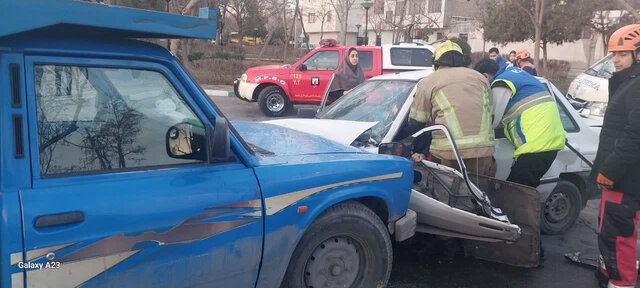 تصادف سرویس مدرسه در مشهد/ مجروحیت شدید راننده زن و دانش‌آموز دختر