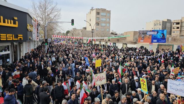یک ملت پشت ایران مقتدر به میدان آمد